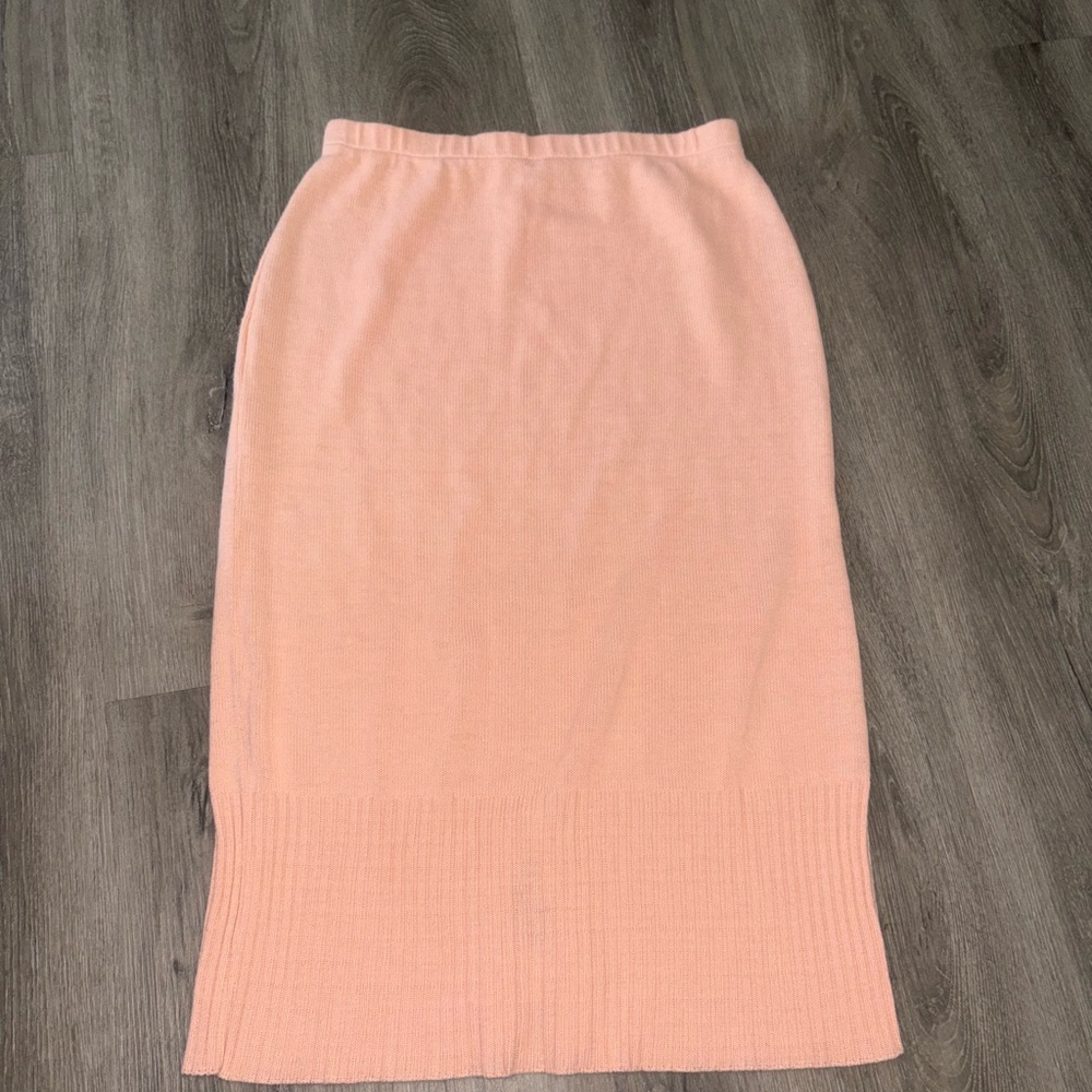 Luva — Peach Skirt